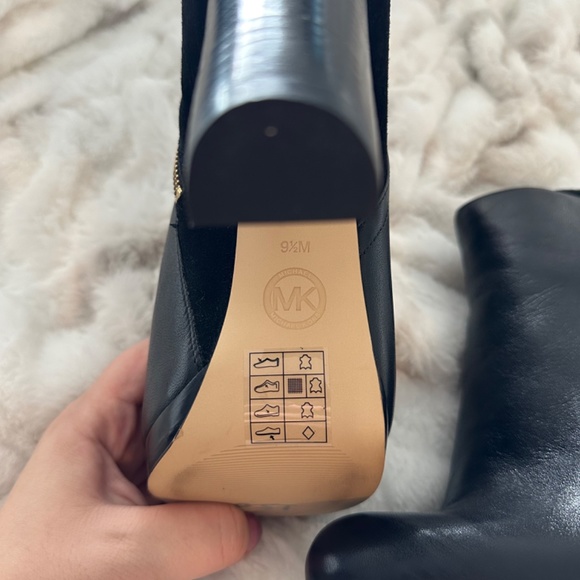 NEW Michael Kors Heeled Booties - Picture 4 of 5